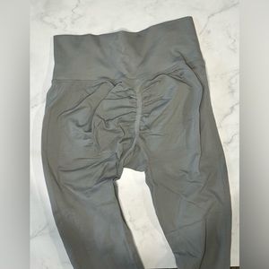 Seamless booty scrunch leggings